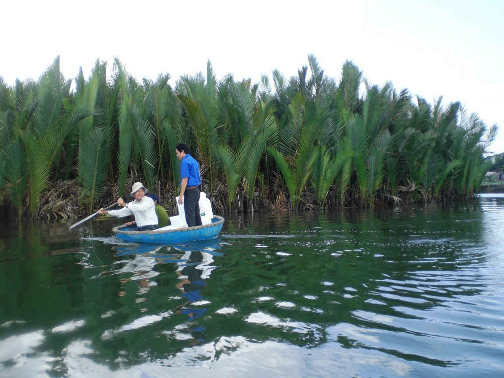 Rừng dừa nước Cà Ninh là nguồn sống của hàng trăm người dân địa phương