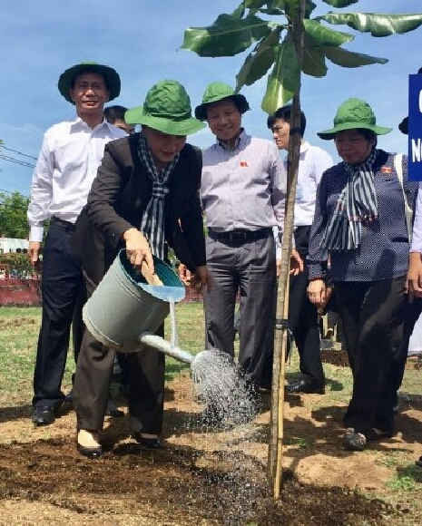 Bà Nguyễn Thị Kim Ngân, Chủ tịch Quốc hội trồng cây tại công viên Rừng Sác.