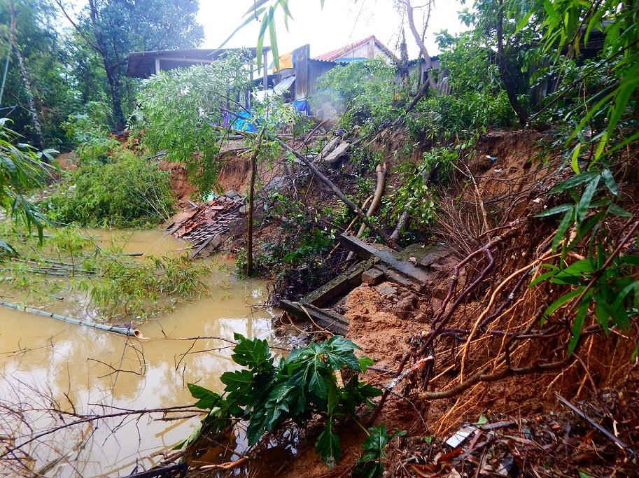 Đợt mưa lụt trái mùa xảy ra ngập lụt vào cuối năm 2016 ở hầu hết các địa phương trên địa bàn tỉnh gây ra nhiều thiệt hại