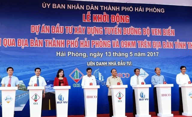 Thủ tướng Nguyễn Xuân Phúc và Lãnh đạo Bộ, ngành Trung ương, các địa phương nhấn nút khởi công dự án