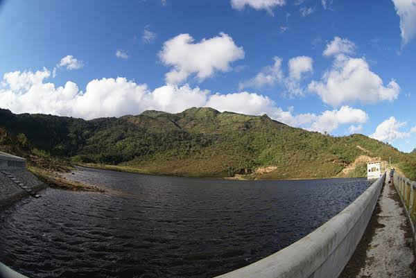Tỉnh miền núi  Lào Cai có gần 100 hồ, đập thủy điện và một số sông suối lớn do đó tiềm ẩn nguy cơ đuối nước rất cao.