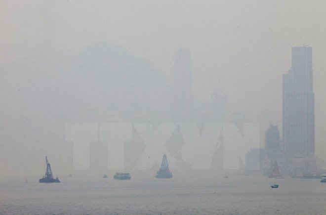 Khói bụi ô nhiễm bao phủ Hong Kong, Trung Quốc ngày 10/5. (Nguồn: EPA/TTXVN)