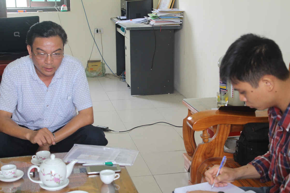 Ông Đoàn Quang Oánh, Bí thư kiêm chủ tịch UBND xã Đại Cường trong buổi làm việc với PV