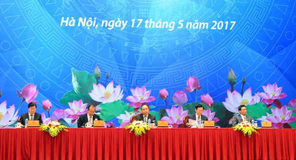 Thủ tướng Chính phủ Nguyễn Xuân Phúc cùng các Phó Thủ tướng: Trương Hòa Bình, Vương Đình Huệ, Trịnh Đình Dũng, Vũ Đức Đam đã chủ trì Hội nghị