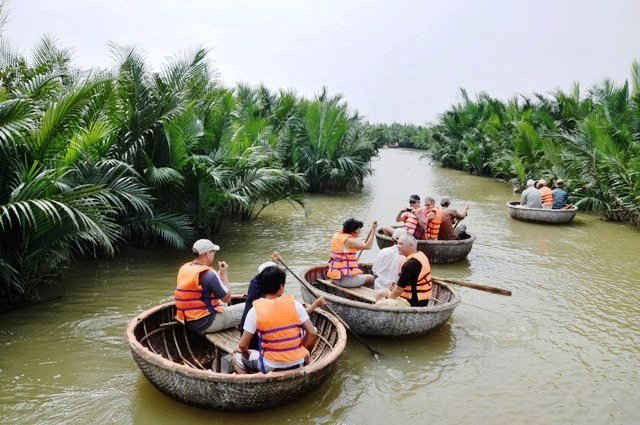 Rừng dừa nước Cẩm Thanh là địa điểm tham quan thu hút du khách