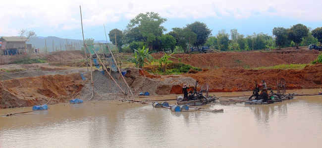 Khai thác cát trái phép gây sạt lở nghiêm trọng ở khu vực đội 19 xã Noong Hẹt