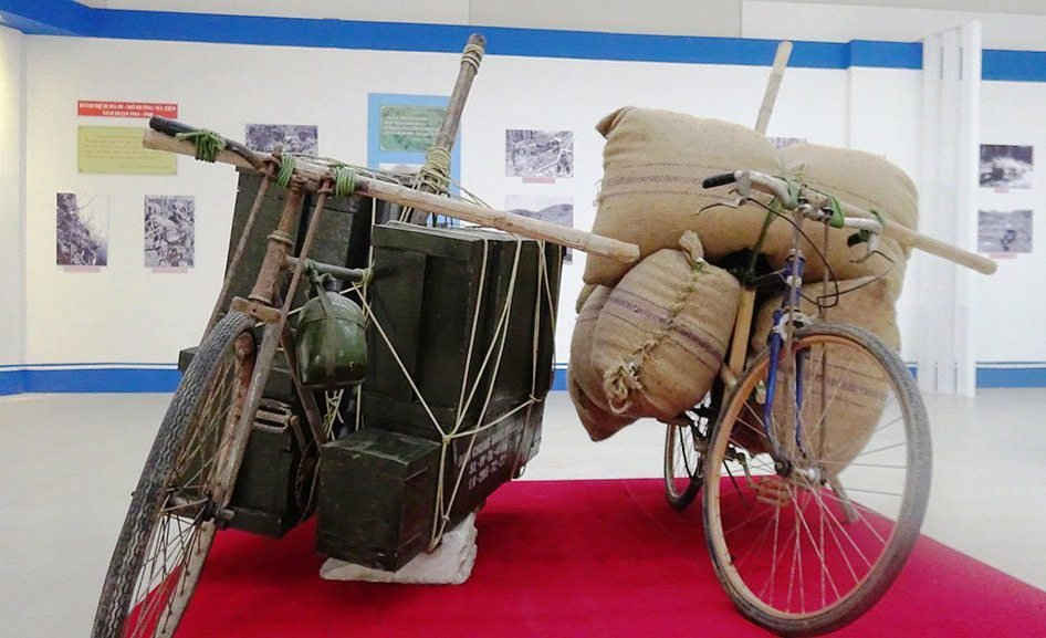 Xe đạp thồ lương thực, vũ khí trên đường Trường Sơn