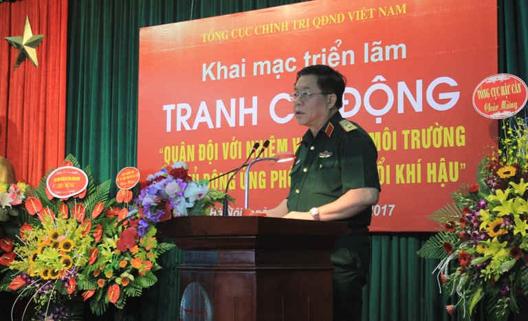 Trung tướng Nguyễn Trọng Nghĩa - Ủy viên Ban Chấp hành Trung ương Đảng, Phó Chủ nhiệm Tổng cục Chính trị phát biểu khai mạc triển lãm