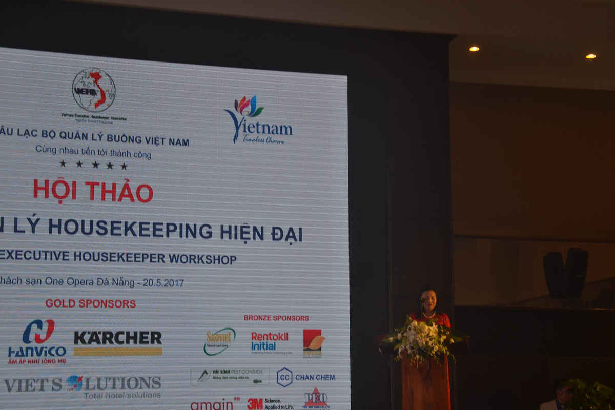 Bà Đỗ Hồng Xoan- Chủ tịch Hiệp hội Khách sạn Việt Nam phát biểu tại hội thảo