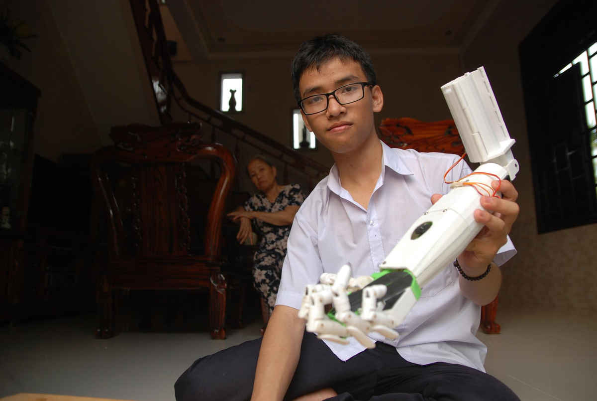 Cánh tay robot cho người khuyết tật của nam sinh Quảng Trị