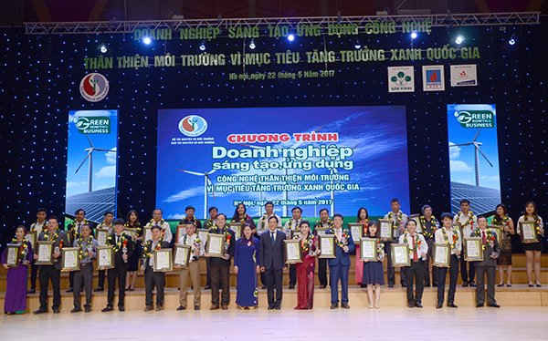 Hơn 60 doanh nghiệp được tôn vinh trong buổi lễ do Báo Tài nguyên và Môi trường tổ chức tối 22/5 tại Hà Nội