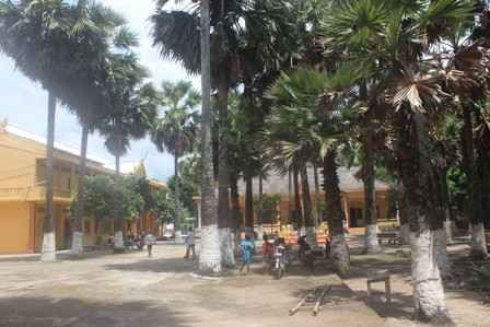 Khuôn viên chùa Trà Quýt cũ được trồng rất nhiều cây xanh, tạo không khí trong lành cho ngôi chùa.