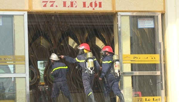 Lực lượng Cảnh sát PC&CC Nghệ An diễn tập phương án dập đám cháy tại quán karaoke trên địa bàn TP Vinh