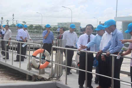 Lãnh đạo UBND tỉnh Sóc Trăng cùng các Sở, ngành tham quan Nhà máy xử lý nước thải tập trung tại Khu công nghiệp An Nghiệp.