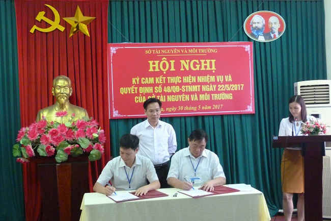 Ban Giám đốc Sở TN&MT Sơn La ký cam kết thực hiện nhiệm vụ 2017