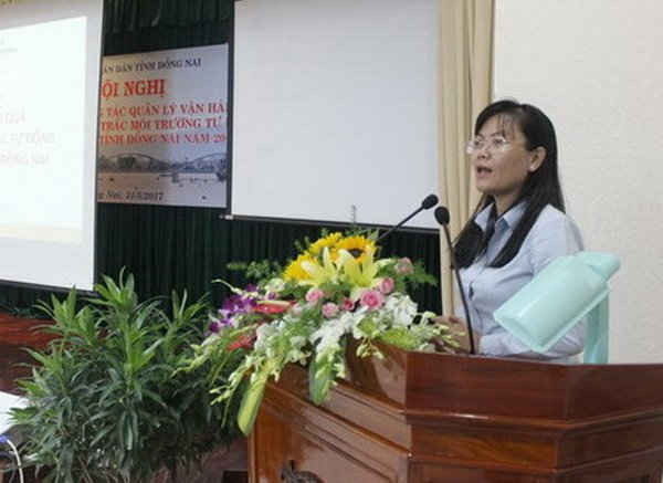 Bà Võ Niệm Tường – Chi cục trưởng Chi cục Bảo vệ môi trường Đồng Nai báo cáo đánh giá hiệu quả hệ thống quan trắc môi trường tự động 