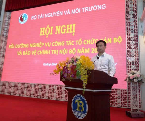 Ông Giang Đức Chung- Phó Vụ trưởng Vụ tổ chức cán bộ, Bộ TN&MT phát biểu tại Hội nghị