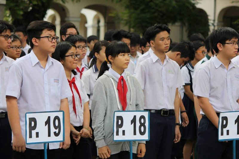Học sinh dự lễ khai mạc kỳ thi tuyển sinh lớp 10 tại điểm thi THPT chuyên Lê Hồng Phong.
