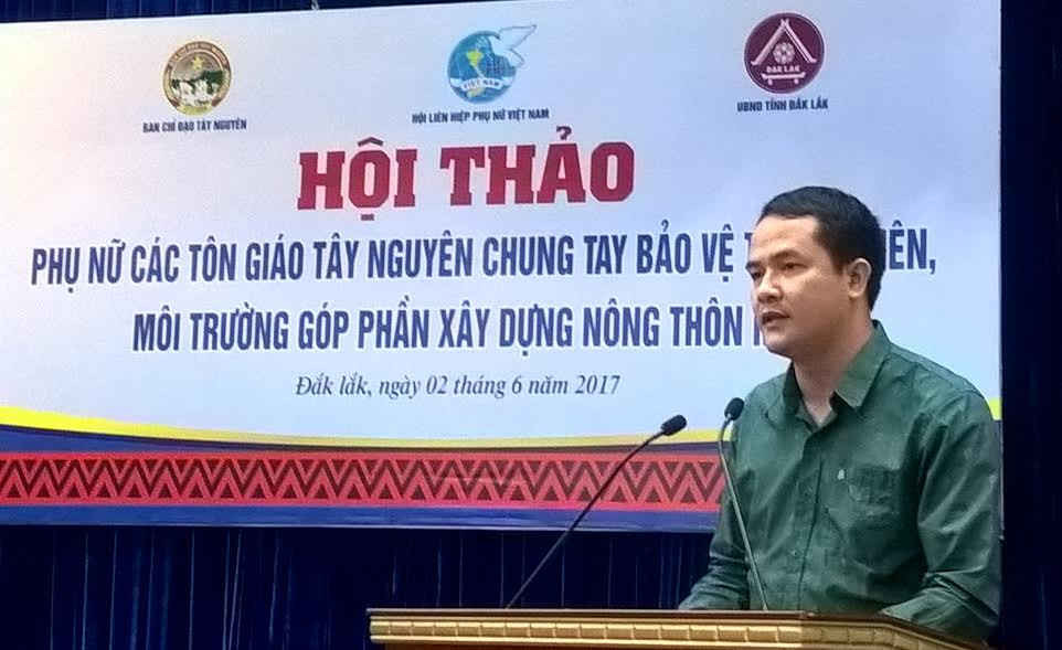 Ông Nguyễn Thành Vĩnh – Phó cục trưởng Cục Bảo tồn đa dạng sinh học, Tổng cục môi trường, Bộ Tài nguyên và Môi trường trao đổi tham luận tại hội thảo.