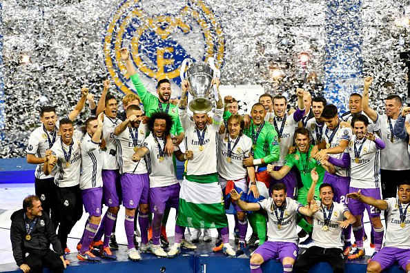 Các cầu thủ Real đã bảo vệ thành công chức vô địch Champions League - điều mà chưa một đội bóng nào làm được