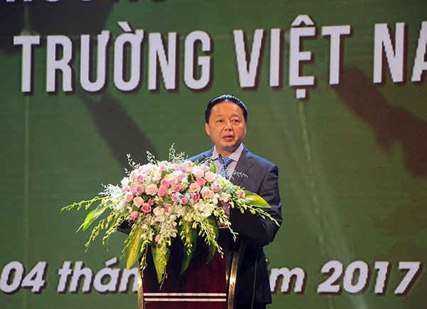 Bộ trưởng Bộ TN&MT Trần Hồng Hà phát biểu tại buổi lễ tối 4/6