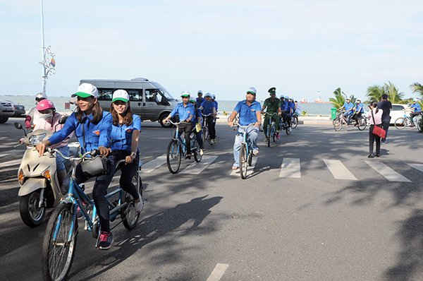 Các tầng lớp nhân dân TP Vũng Tàu đạp xe hưởng ứng Ngày môi trường thế giới