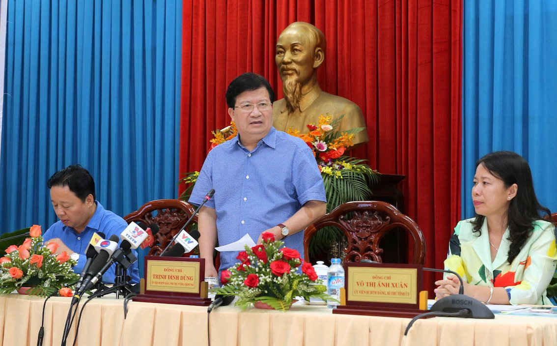 Phó Thủ tướng Trịnh Đình Dũng phát biểu chỉ đạo tại cuộc làm việc với lãnh đạo các tỉnh ĐBSCL về giải phóng pháp phòng chống sạt lở - Ảnh: Chinhphu.vn