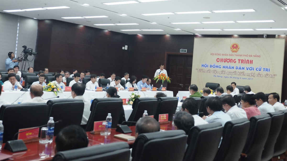 Tại buổi làm việc, rất nhiều cử tri đã gửi bức xúc, kiến nghị với lãnh đạo HĐND TP. Đà Nẵng về vấn đề ô nhiễm môi trường