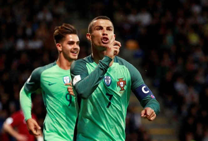 Ronaldo tỏa sáng với một cú đúp giúp Bồ Đào Nha giành chiến thắng trước Latvia