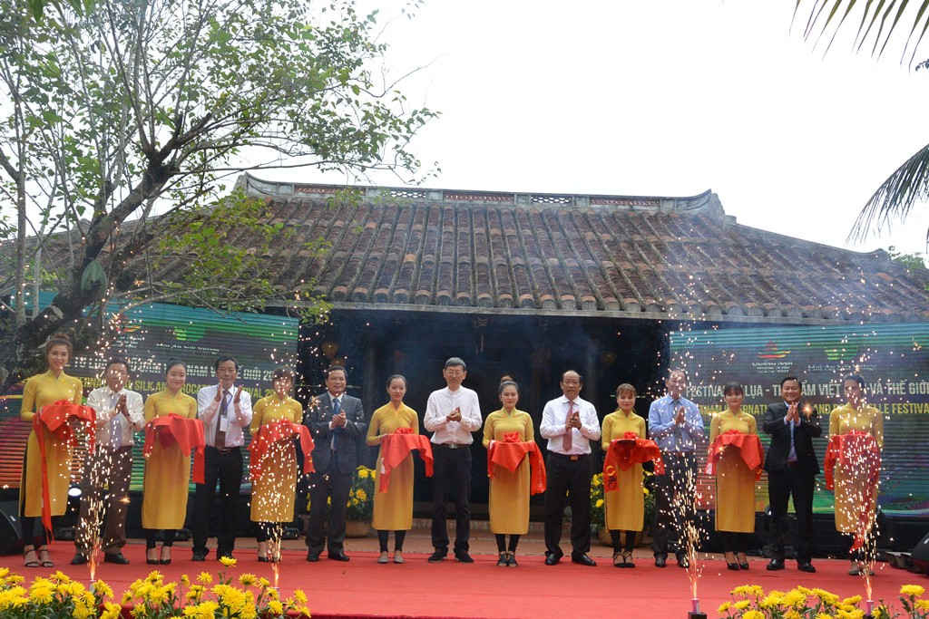 Khai mạc Festival văn hoá tơ lụa Việt Nam