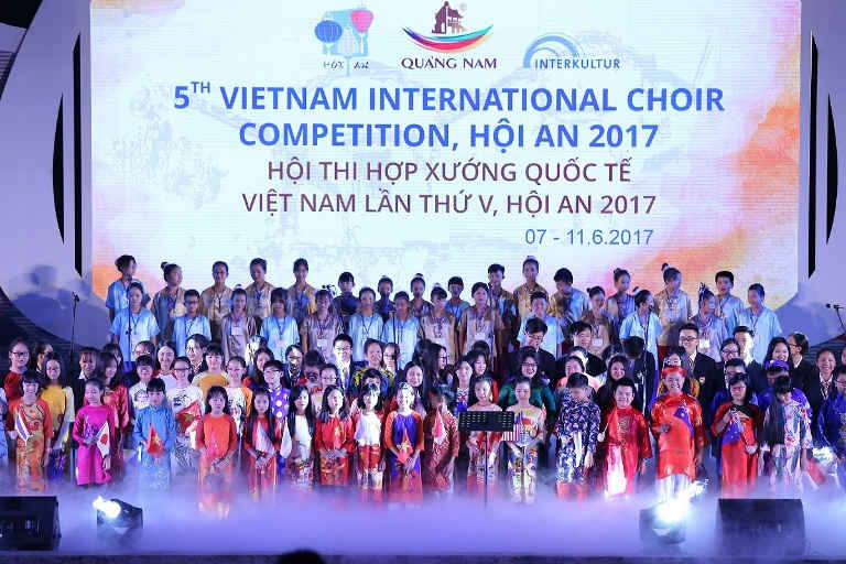 Tinh thần “Tự tôn dân tộc – Sẵn sàng hội nhập” xuyên suốt các phần thi đã giúp Vinschool One  trở thành những “Đại sứ văn hóa” của Việt Nam tại Interkultur 2017