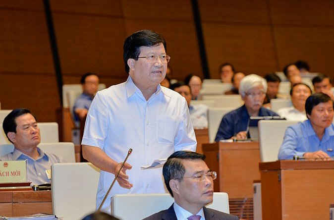 Phó Thủ tướng Trịnh Đình Dũng trong phiên chất vấn sáng 13/6. Ảnh: chinhphu.vn