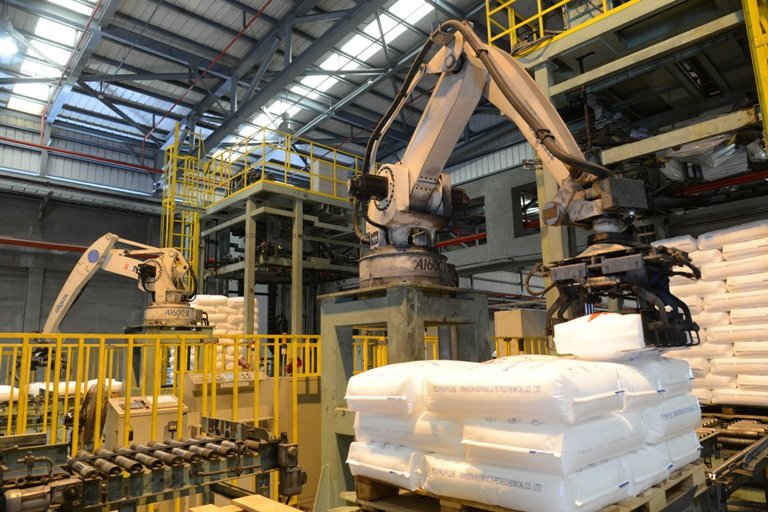 Robot tự động bốc xếp hạt nhựa Polypropylen – Công nghiệp 4.0 tại Nhà máy Lọc dầu Dung Quất
