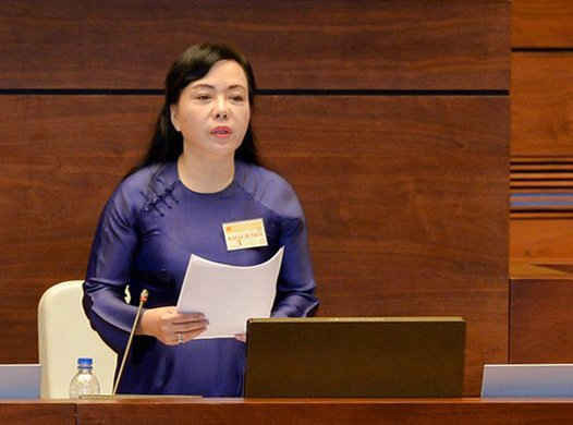 Bộ trưởng Bộ Y tế Nguyễn Thị Kim Tiến trong một lần đăng đàn trước Quốc hội. Ảnh: chinhphu.vn