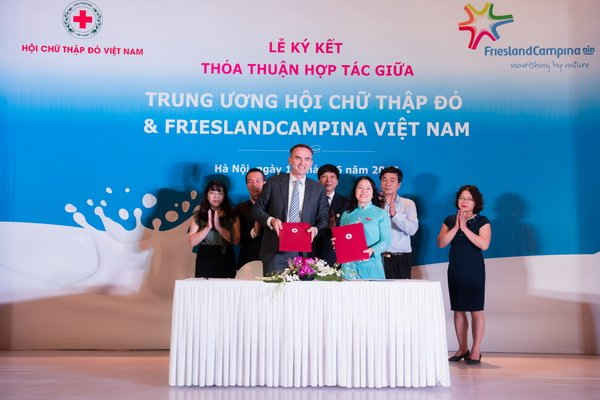Ký kết hợp tác giữa Hội Chữ thập đỏ Việt Nam và Công ty FrieslandCampina Việt Nam