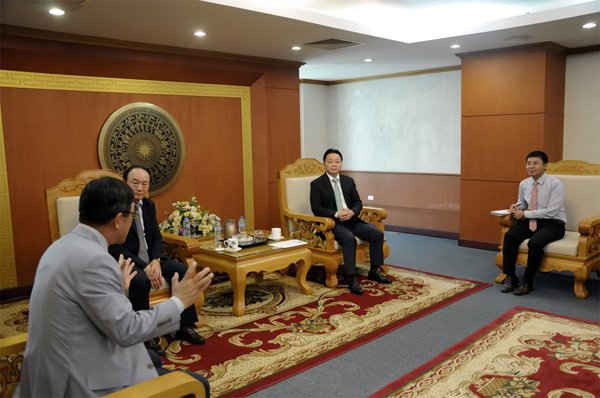 Bộ trưởng Trần Hồng Hà tiếp và làm việc với Chủ tịch tập đoàn Samsung Việt Nam