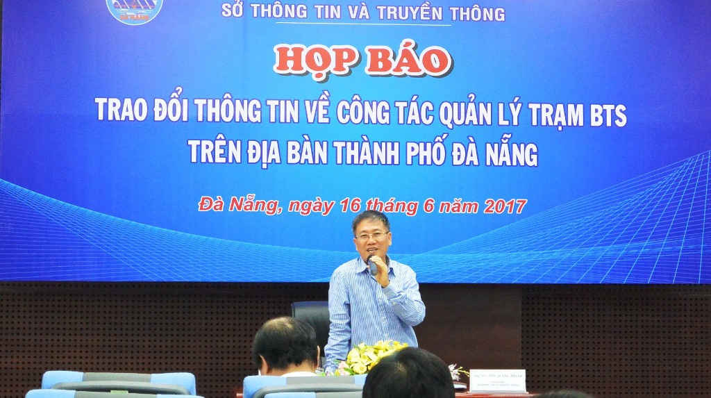 Ông Nguyễn Quang Thanh, Giám đốc Sở TT&TT TP. Đà Nẵng trả lời các câu hỏi của báo chí
