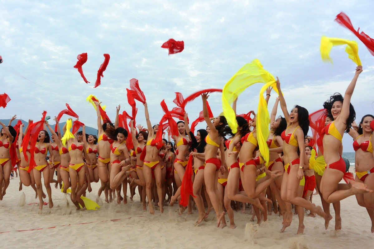 Nhảy Flashmob Bikini mang đến cho du khách những trải nghiệm thú vị, hấp dẫn