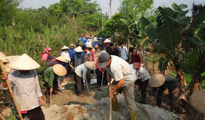 Người dân xã Bình Lư, huyện Tam Đường tích cực xây dựng nông thôn mới. Ảnh: baolaichau.vn