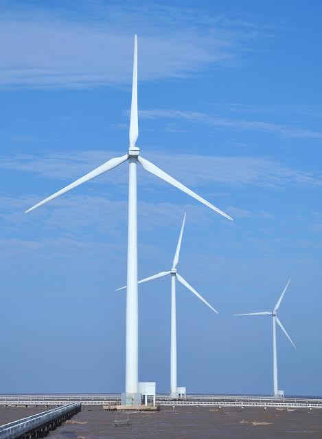  Tận dụng lợi thế, phát triển điện gió là hướng đi bền vững được Cà Mau và Bạc Liêu chú trọng, tập trung hình thành những “cánh đồng điện gió”, góp phần phát triển du lịch…