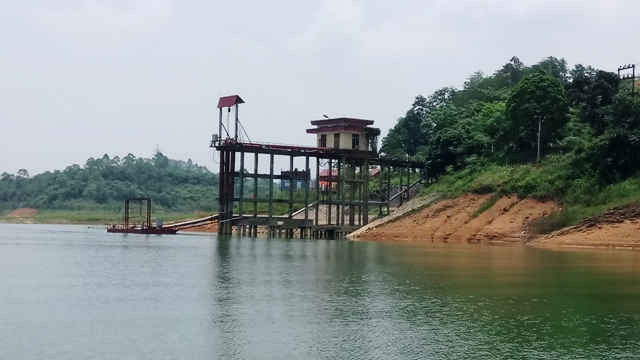 Nguy cơ hàng chục nghìn người dân huyện Yên Bình và TP. Yên Bái phải dùng nước sinh hoạt không đảm bảo do các hành vi xâm lấm nghiêm trọng hồ Thác Bà ngày một hiện hũu