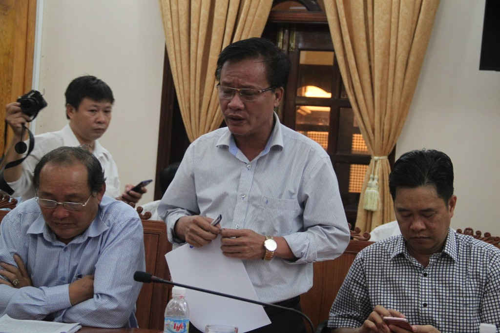 Ông Nguyễn Chí Công, Phó Chủ tịch UBND huyện Hoài Nhơn bày tỏ sự bất bình trước sự thiếu trách nhiệm của cơ sở đóng tàu.