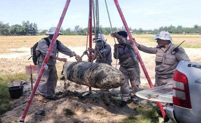 Phát hiện bom "khủng" nặng 340kg khi rà tìm phế liệu