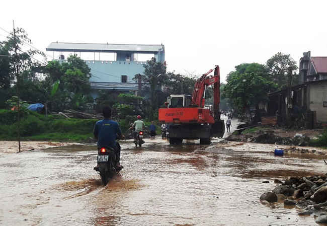 Mưa lũ đã gây ngập lụt nhiều tuyến đường tại các huyện vùng cao của tỉnh Lào Cai.