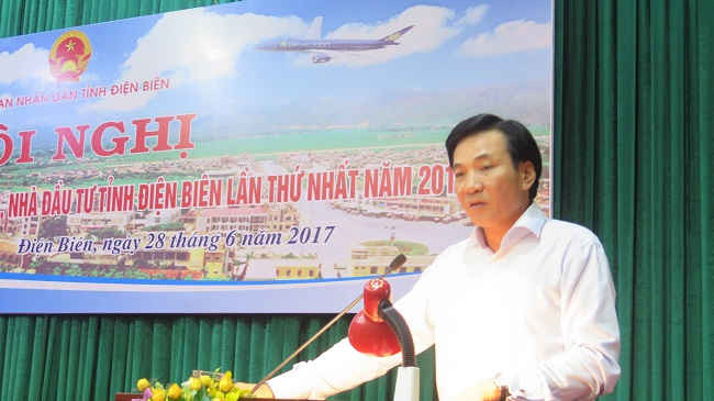 Ông Trần Văn Sơn, Ủy viên TU Đảng, Bí thư Tỉnh ủy Điện Biên phát biểu tại hội nghị
