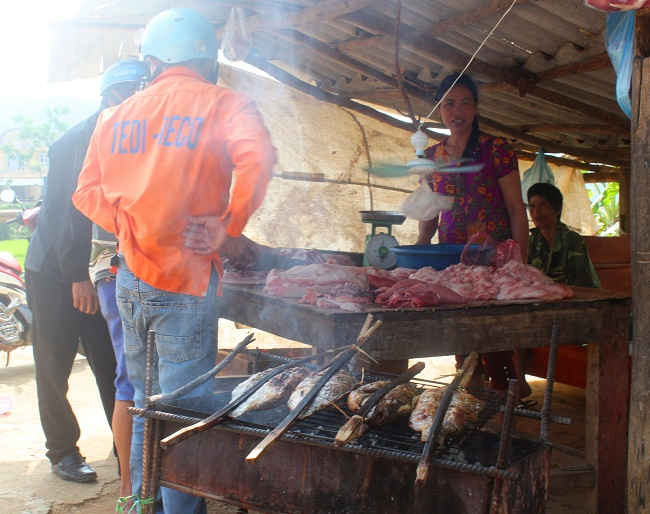 Công tác đảm bảo vệ sinh an toàn thực phẩm trên địa bàn huyện Tủa Chùa còn nhiều bất cập.