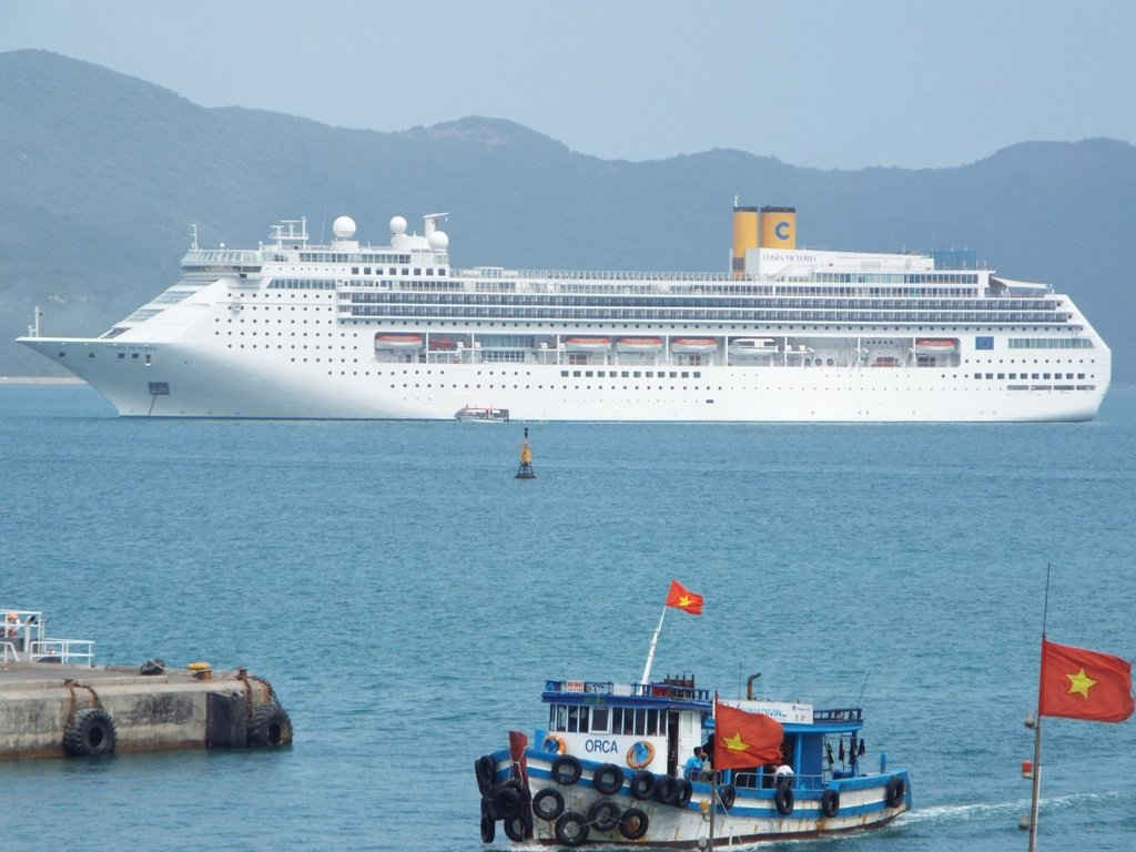 Loại hình du lịch tàu biển đến Nha Trang đang gia tăng. Mỗi năm Nha Trang đón hàng chục chuyến tàu du lịch biển, mang theo hàng trăm ngàn lượt khách quốc tế