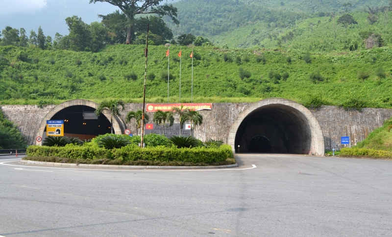 Hầm Hải Vân- hầm đường bộ dài nhất cả nước