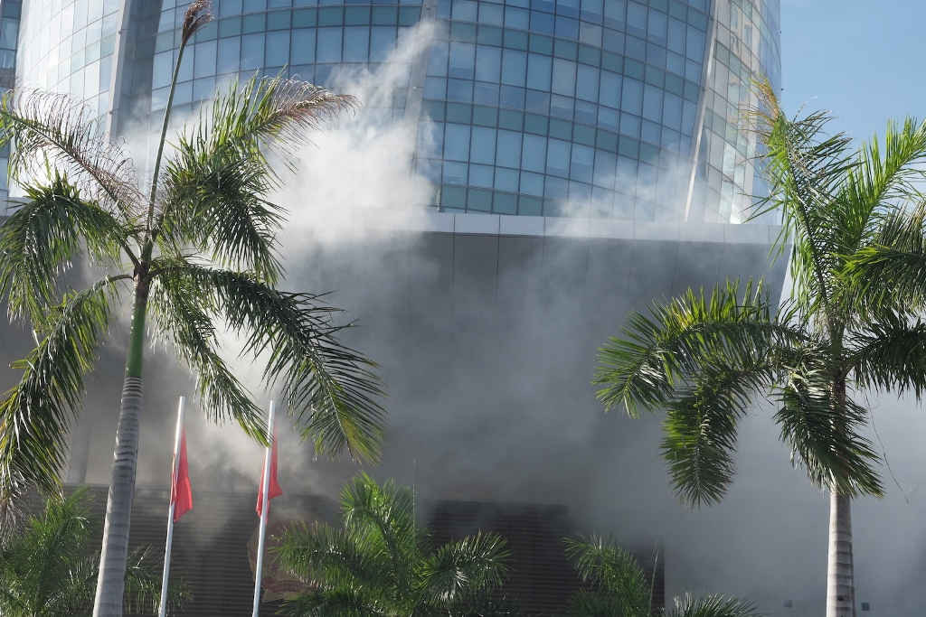 Tòa nhà Trung tâm hành chính bất ngờ bốc cháy do chập điện và lan nhanh ra nhiều tầng kế tiếp