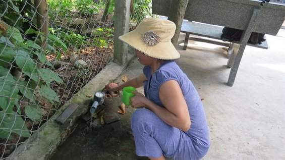  Nước từ nhà máy cấp nước đưa về ở thôn Phước Lộc, xã Xuân Quang 3 lúc có lúc không